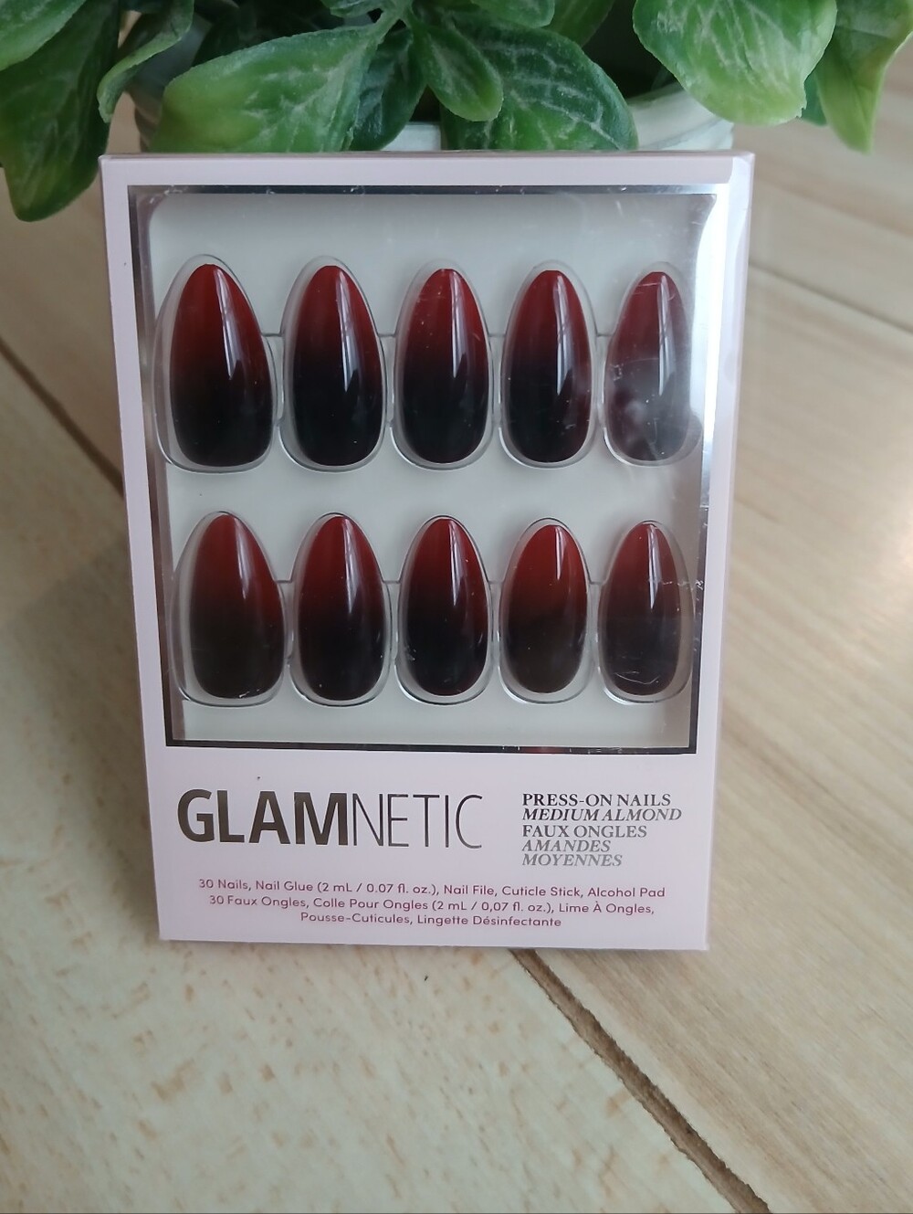 Glamnetic Press On Nails Vampiress An Ombre Medium Almond Nail Rare